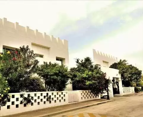 مسکونی املاک آماده 3+ اتاق خواب خدمتکار U/F ویلا در مجتمع  برای اجاره که در المنامه #26402 - 1  image 