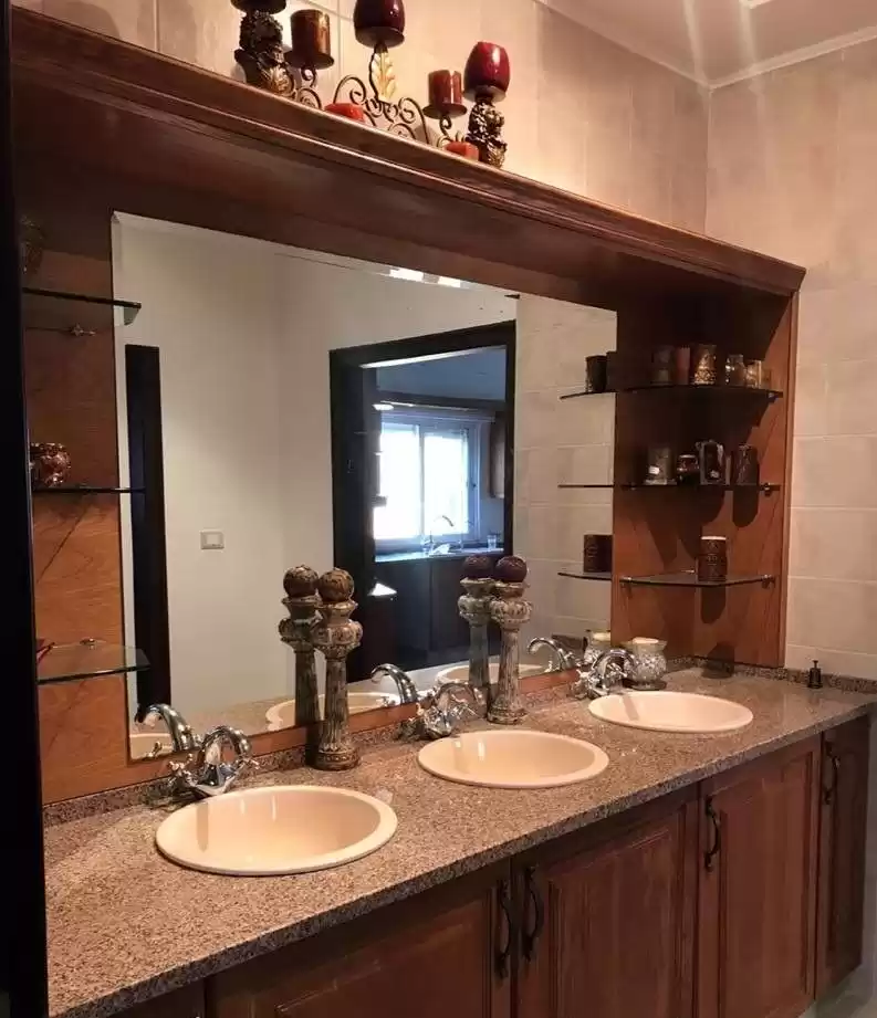 Жилой Готовая недвижимость 5 спален Н/Ф Квартира  продается в Амман #26442 - 1  image 