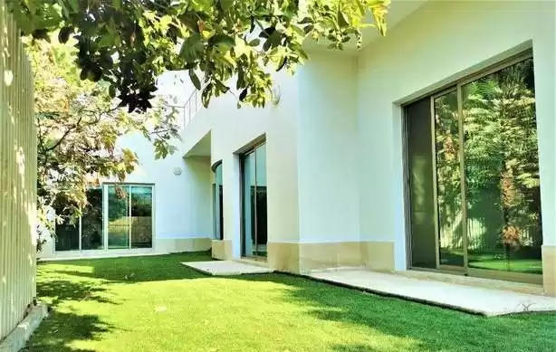 Wohn Klaar eigendom 5 + Zimmermädchen U/F Villa in Verbindung  zu vermieten in Al-Manama #26454 - 1  image 