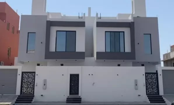 yerleşim Hazır Mülk 4+hizmetçi Yatak Odası U/F Site İçinde Villa  satılık içinde Riyad #26603 - 1  image 