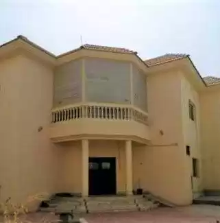 Wohn Klaar eigendom 4 + Zimmermädchen U/F Alleinstehende Villa  zu vermieten in Al-Manama #26607 - 1  image 
