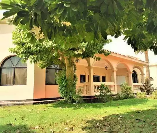 Résidentiel Propriété prête 4 + femme de chambre U / f Villa à Compound  a louer au Al-Manamah #26616 - 1  image 