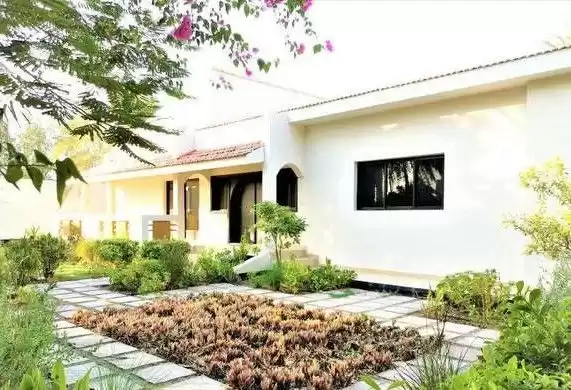 Residencial Listo Propiedad 4 + habitaciones de servicio U / F Villa en Compound  alquiler en Al Manamah #26703 - 1  image 