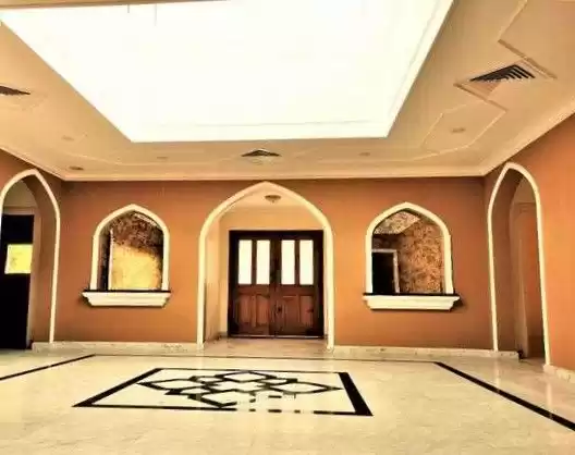 Жилой Готовая недвижимость 3+комнаты для горничных Н/Ф Вилла в комплексе  в аренду в Аль-Манама #26710 - 1  image 