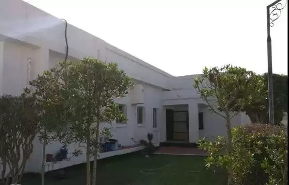 Residential Ready Property 3+maid Bedrooms U/F Villa in Compound  for rent in Al-Manamah #26711 - 1  image 