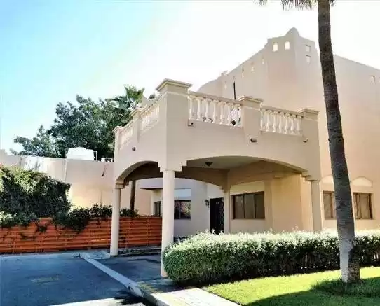 Résidentiel Propriété prête 4 + femme de chambre U / f Villa à Compound  a louer au Al-Manamah #26740 - 1  image 