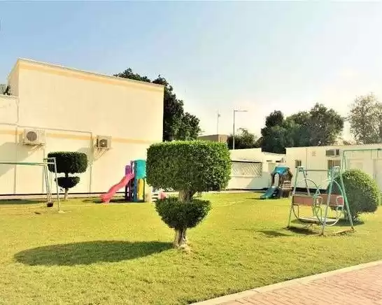 Wohn Klaar eigendom 5 + Zimmermädchen U/F Villa in Verbindung  zu vermieten in Al-Manama #26741 - 1  image 