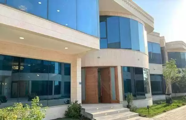 Wohn Klaar eigendom 4 + Zimmermädchen S/F Alleinstehende Villa  zu vermieten in Al-Manama #26792 - 1  image 