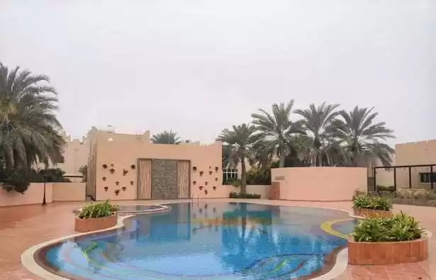 Жилой Готовая недвижимость 4+комнаты для горничных Н/Ф Вилла в комплексе  в аренду в Аль-Манама #26795 - 1  image 