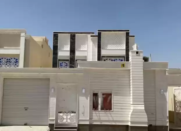 yerleşim Hazır Mülk 4+hizmetçi Yatak Odası U/F Müstakil Villa  satılık içinde Riyad #26814 - 1  image 