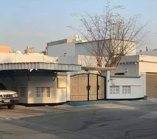 Residencial Listo Propiedad 3 + habitaciones de servicio U / F Villa Standerlone  venta en Al Manamah #26893 - 1  image 