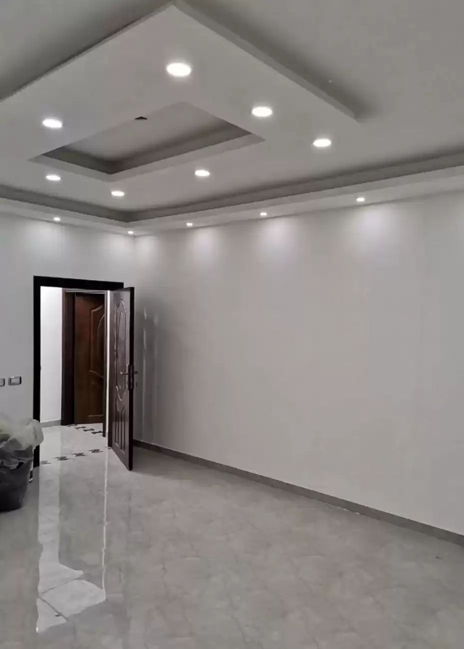 住宅 就绪物业 6+女仆卧室 U/F 公寓  出售 在 安曼 #26931 - 1  image 