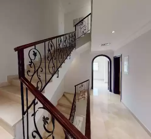 Wohn Klaar eigendom 4 + Zimmermädchen U/F Alleinstehende Villa  zu vermieten in Riad #27016 - 1  image 