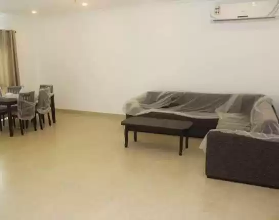 Wohn Klaar eigendom 3 + Magd Schlafzimmer F/F Wohnung  zu vermieten in Al-Manama #27044 - 1  image 