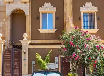 Wohn Klaar eigendom 4 + Zimmermädchen F/F Alleinstehende Villa  zu vermieten in Riad #27049 - 1  image 