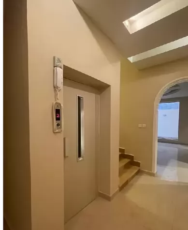yerleşim Hazır Mülk 4 Yatak Odası U/F Müstakil Villa  kiralık içinde Riyad #27087 - 1  image 