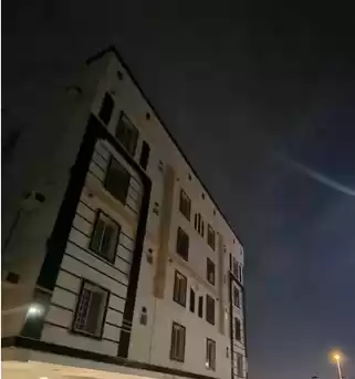 yerleşim Hazır Mülk 4 Yatak Odası U/F Apartman  satılık içinde Riyad #27100 - 1  image 