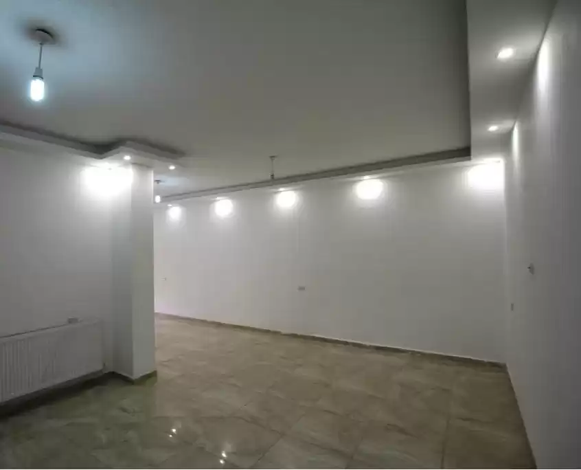 Жилой Готовая недвижимость 5 спален Н/Ф Квартира  продается в Амман #27109 - 1  image 
