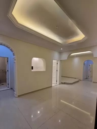 yerleşim Hazır Mülk 4 Yatak Odası U/F Apartman  kiralık içinde Riyad #27140 - 1  image 