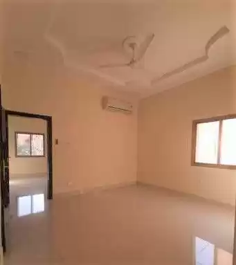 Residential Ready Property 2+maid Bedrooms U/F Apartment  for rent in Al-Manamah #27179 - 1  image 