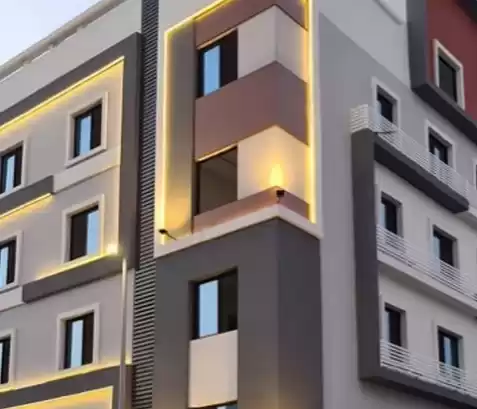 yerleşim Hazır Mülk 5 Yatak Odası U/F Apartman  satılık içinde Riyad #27249 - 1  image 
