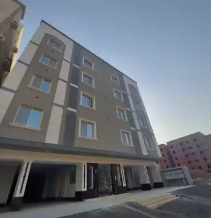 yerleşim Hazır Mülk 7 Yatak Odası U/F Apartman  satılık içinde Riyad #27276 - 1  image 