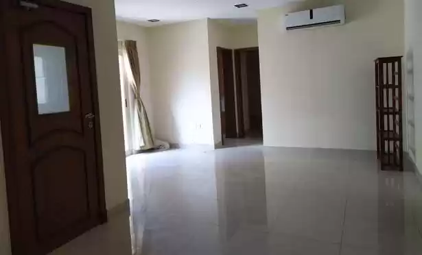 Residential Ready Property 2 Bedrooms U/F Apartment  for rent in Al-Manamah #27330 - 1  image 