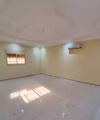 Wohn Klaar eigendom 5 + Zimmermädchen U/F Alleinstehende Villa  zu verkaufen in Riad #27343 - 1  image 