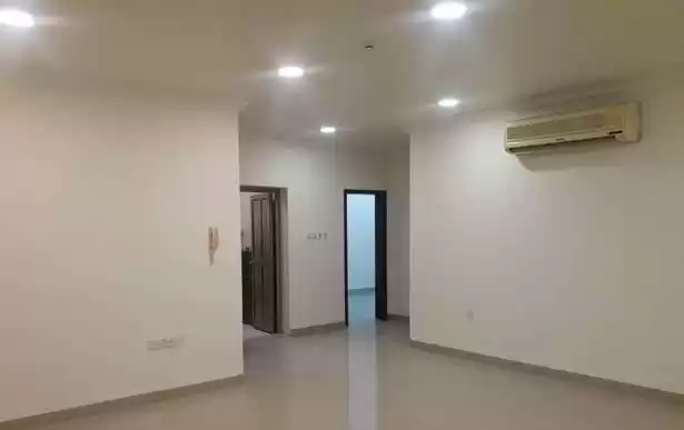 سكني عقار جاهز 4 غرف  غير مفروش شقة  للإيجار في المنامة #27353 - 1  صورة 