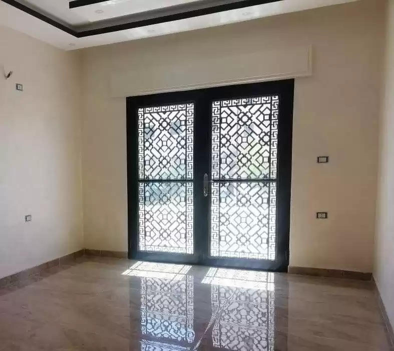 Жилой Готовая недвижимость 3 спальни Н/Ф Квартира  продается в Амман #27442 - 1  image 