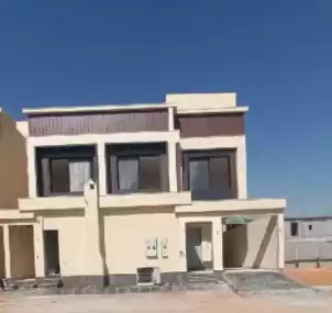 yerleşim Hazır Mülk 6+hizmetçi Yatak Odası U/F Müstakil Villa  satılık içinde Riyad #27489 - 1  image 