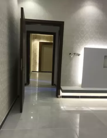 Residential Ready Property 3 Bedrooms U/F Apartment  for sale in Jiddah , Makkah-Province #27491 - 2  image 