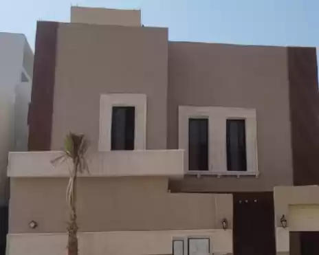 yerleşim Hazır Mülk 7+ Yatak Odası U/F Müstakil Villa  satılık içinde Riyad #27546 - 1  image 