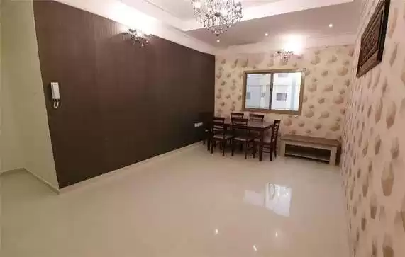 Wohn Klaar eigendom 3 + Magd Schlafzimmer U/F Wohnung  zu vermieten in Al-Manama #27596 - 1  image 