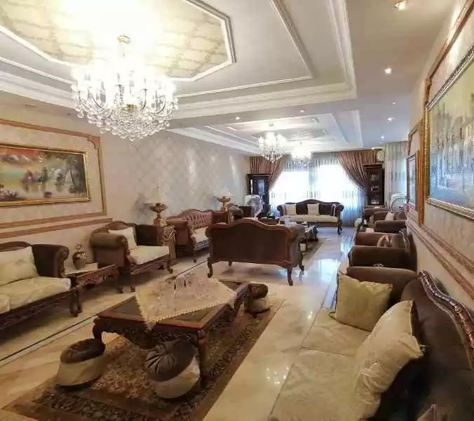 Жилой Готовая недвижимость 5 спален Н/Ф Квартира  продается в Амман #27617 - 1  image 