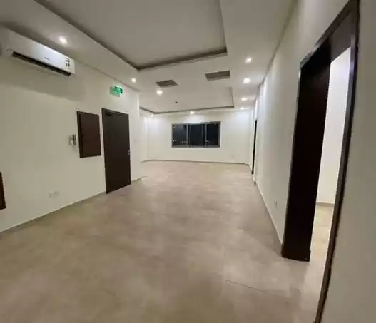 Residential Ready Property 3 Bedrooms U/F Apartment  for rent in Al-Manamah #27675 - 1  image 