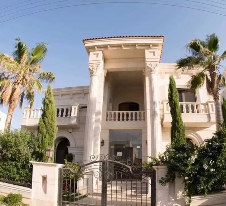 Résidentiel Propriété prête 7+ chambres U / f Villa autonome  à vendre au Amman #27803 - 1  image 