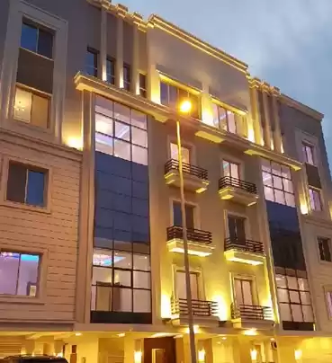 Жилой Готовая недвижимость 3+комнаты для горничных Н/Ф Квартира  продается в Эр-Рияд #27897 - 1  image 