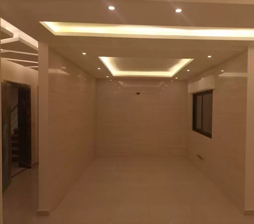 Жилой Готовая недвижимость 3 спальни Н/Ф Квартира  продается в Амман #27970 - 1  image 