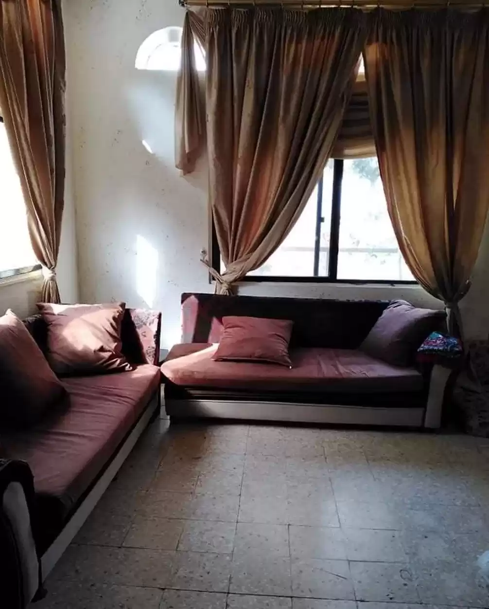 Жилой Готовая недвижимость 2 спальни Н/Ф Шале  продается в Амман #28003 - 1  image 