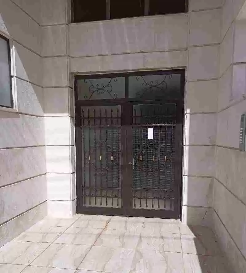 Жилой Готовая недвижимость 3 спальни Н/Ф Квартира  продается в Амман #28012 - 1  image 