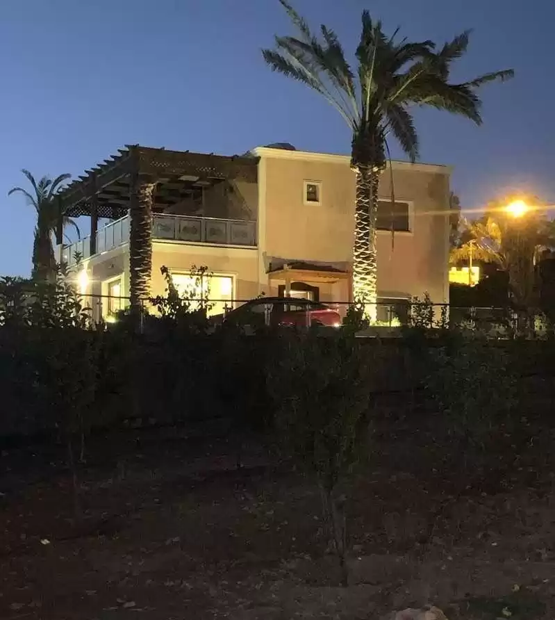 Wohn Klaar eigendom 4 Schlafzimmer U/F Alleinstehende Villa  zu vermieten in Amman #28114 - 1  image 