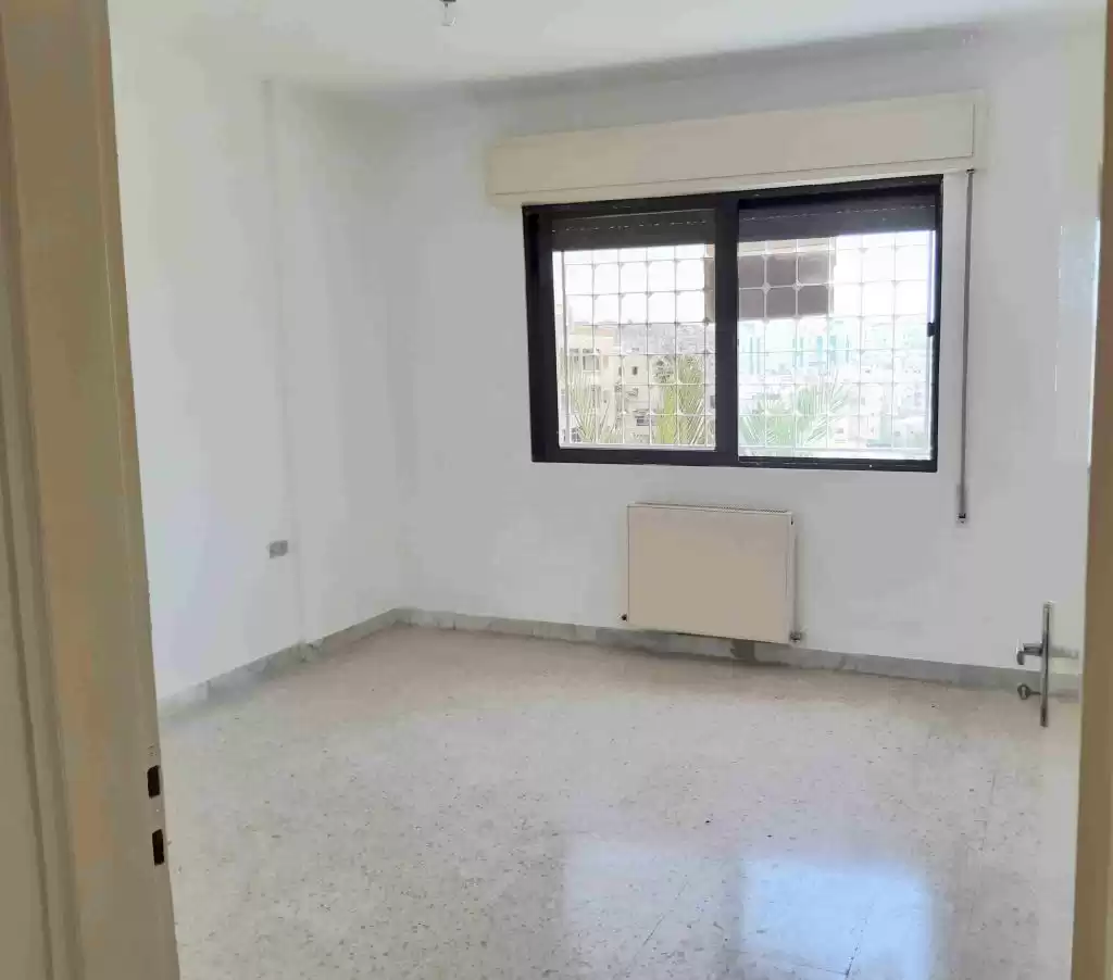 Wohn Klaar eigendom 3 Schlafzimmer U/F Wohnung  zu vermieten in Amman #28142 - 1  image 