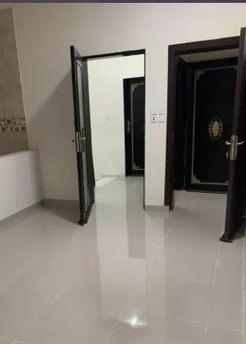 Residential Ready Property 3 Bedrooms U/F Apartment  for rent in Riyadh #28209 - 1  image 