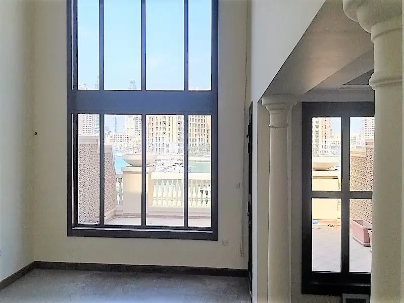 Смешанное использование Готовая недвижимость 2 спальни С/Ж Таунхаус  в аренду в Доха #37634 - 1  image 
