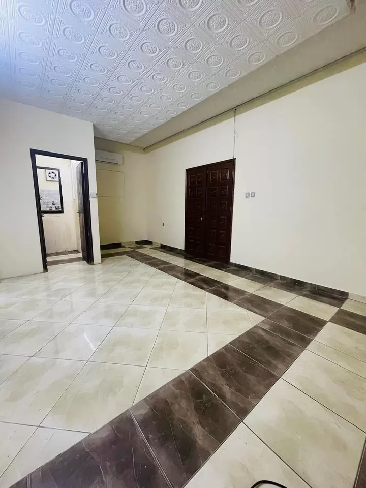 Residential Ready Property 1 Bedroom U/F Apartment  for rent in Al-Aziziyah , Doha-Qatar #38777 - 1  image 