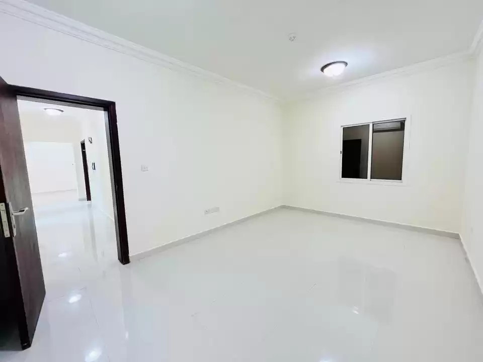 Wohn Klaar eigendom 2 Schlafzimmer U/F Wohnung  zu vermieten in Al Sadd , Doha #38781 - 1  image 