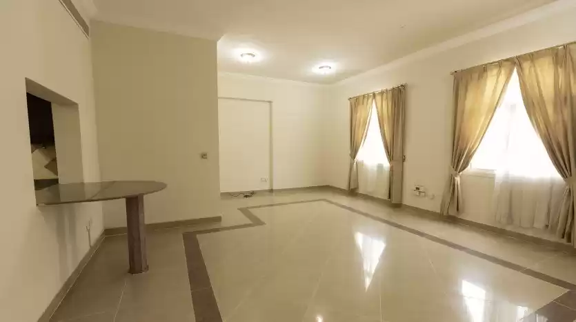 yerleşim Hazır Mülk 2 yatak odası U/F Apartman  kiralık içinde Al Sadd , Doha #38784 - 1  image 