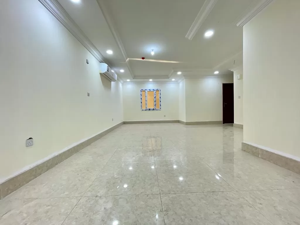 Residential Ready Property 1 Bedroom U/F Apartment  for rent in Umm-Ghuwailina , Doha-Qatar #38795 - 1  image 