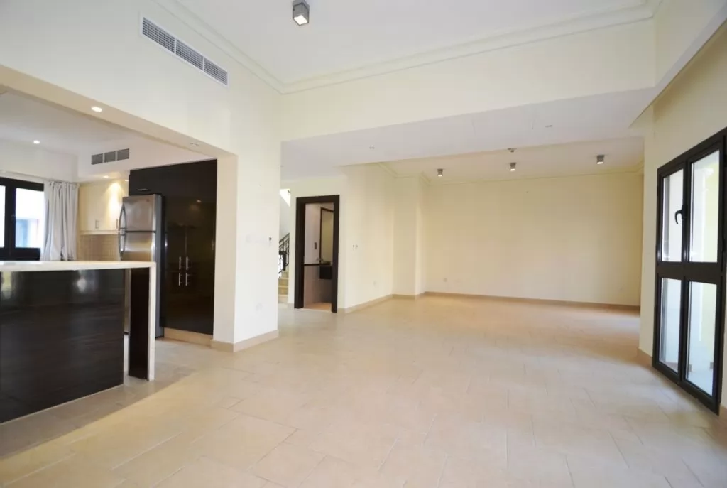 Residential Ready Property 3 Bedrooms S/F Apartment  for rent in The-Pearl-Qatar , Doha-Qatar #38804 - 1  image 